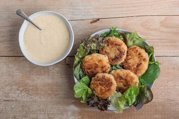 Kohlrabi-Karotten-Hirsetaler mit Curry-Dip